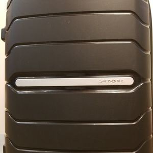 Samsonite carry on luggage 21" spinner